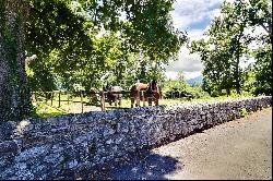 URRUGNE, NEAR SAINT JEAN DE LUZ – A SUPERB PERIOD PROPERTY