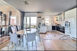 CAPBRETON - A 4-BED TRIPLEX PROPERTY WITH A GARDEN AND ENJOYING AN OCEAN VIEW