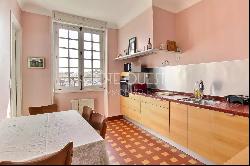 CIBOURE – A 107 SQM FIVE-ROOM APARTMENT