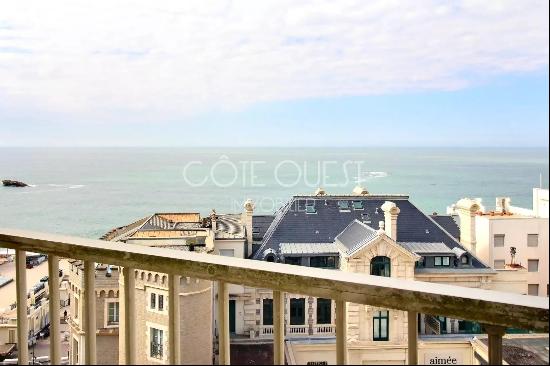 IN THE HEART OF BIARRITZ – AN APARTMENT ENJOYING AN OCEAN VIEW