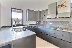 BIARRITZ - A 4-ROOM APARTMENT WITH TERRACES