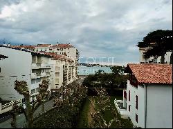 SAINT-JEAN-DE-LUZ – A 81 SQM APARTMENT WITH A TERRACE ENJOYING AN OCEAN VIEW