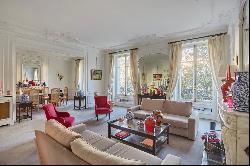 Paris 16th District – A spacious 4/5 bed apartment