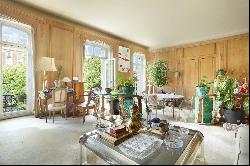 Paris 16th District – A sunny apartment oozing with period charm.