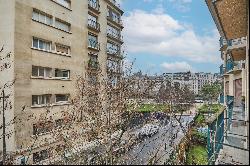 Sale - Apartment Paris 16th (Porte-Dauphine)