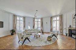 Paris 16th District –  A superb 4-bed apartment