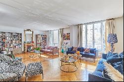 Paris 16th District - A bright and peaceful 3-bed apartment