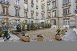 Paris 16th District – An elegant and very spacious apartment