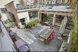 Boulogne - A family property with a landscaped courtyard