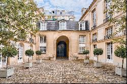 Paris 4th District – A delightful pied a terre