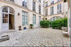 Paris 4th District - Two apartments with great potential