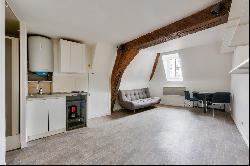 Paris 4th District - Two apartments with great potential