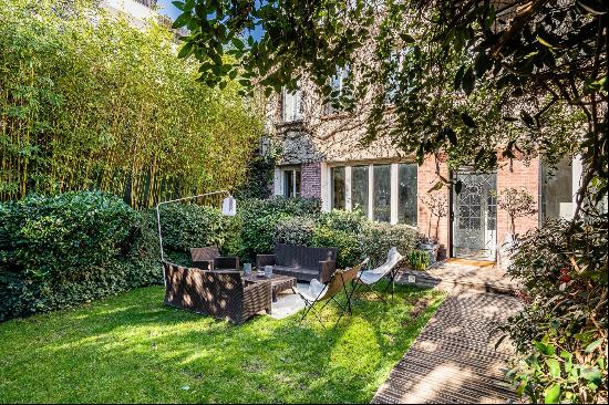 Neuilly-sur-Seine  -  A bright and peaceful 4-bed property with a garden