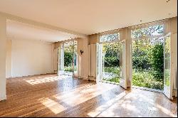 Neuilly-sur-Seine  - A 5-bed apartment with a garden