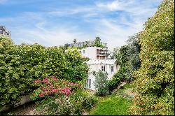 Neuilly-sur-Seine – An exceptional Hotel Particulier with a fully south-facing garden.