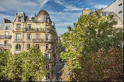 Paris 17th District – A bright 3-room apartment