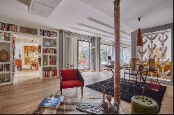 Paris 9th District - A 3-bed apartment with a garden