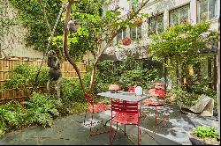 Paris 9th District - A 3-bed apartment with a garden