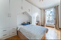 Paris 6th District - A renovated 3-bed apartment