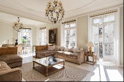 Paris 6th District – A superb 3-bed apartment in a prime location