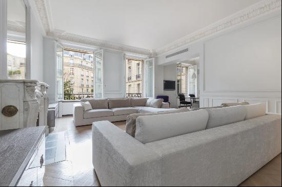 Paris 8th District - An exceptional 3-bed apartment in a prime location