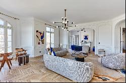 Paris 8th District – A superb 5-bed apartment with a balcony