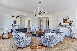 Paris 8th District – A superb 5-bed apartment with a balcony