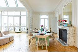 Neuilly-sur-Seine  -  A furnished family apartment