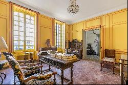 1h15 from Paris. A listed Louis XV style private mansion in perfect condition Set in leaf