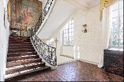 1h15 from Paris. A listed Louis XV style private mansion in perfect condition Set in leaf