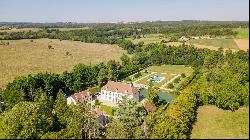 Auxerre – A magnificent 18th century château surrounded by water and set in 5.5 hectares 