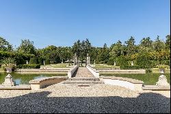 Auxerre – A magnificent 18th century château surrounded by water and set in 5.5 hectares 