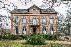 Normandy, 1h20 from Paris. A superb period mansion set in about 6500 sqm of grounds. Grea