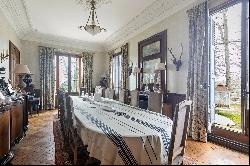 Normandy, 1h20 from Paris. A superb period mansion set in about 6500 sqm of grounds. Grea