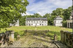 Near Joigny - A delightful 18th century chateau and farmhouse in 6 hectares