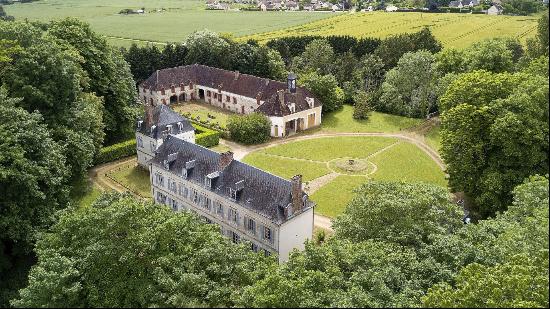 Near Joigny - A delightful 18th century chateau and farmhouse in 6 hectares