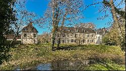 Near Joigny - A delightful 18th century chateau and farmhouse in 6 hectares