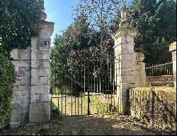 Near Joigny - A delightful 18th century chateau and farmhouse in 6 hectares