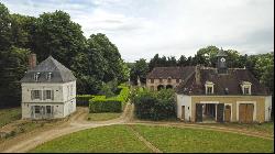 Near Joigny - A delightful 18th century chateau and farmhouse in 6 hectares