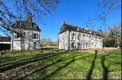 Near Joigny - A delightful 18th century chateau and farmhouse in 6 hectares