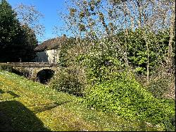 Near Joigny - A delightful 18th century chateau and farmhouse in 6 hectares