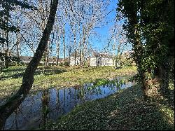 Near Joigny - A delightful 18th century chateau and farmhouse in 6 hectares