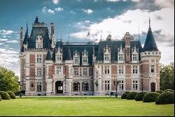 Sole Agent - Loire Valley /Sologne - 2 hours from Paris. A truly remarkable MH listed Neo