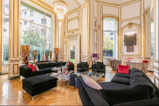 Paris 16th District - A magnificent apartment with a garden