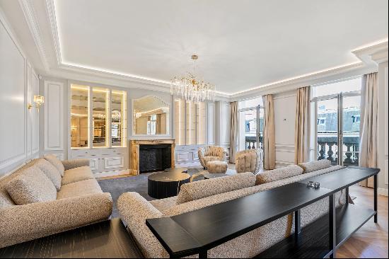 Paris 8th District - A meticulously renovated 4-bed apartment