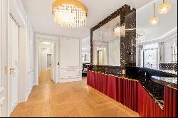 Paris 8th District – A meticulously renovated 4-bed apartment