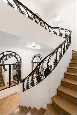 Paris 8th District – A magnificent split-level apartment