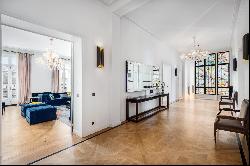 Paris 7th District –  A magnificent 4-bed apartment