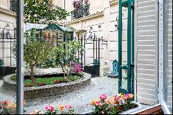 Paris 8th District – A superb pied a terre