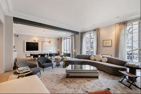 Paris 8th District - A magnificent 3-bed apartment